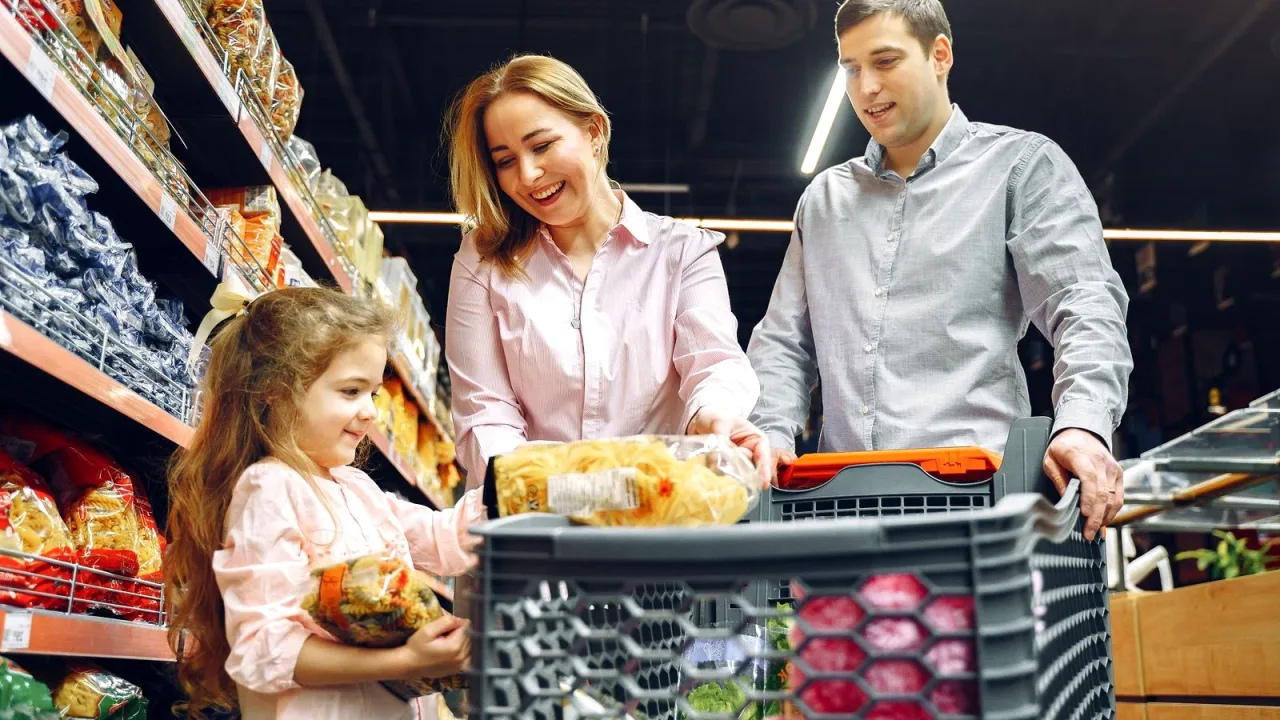 Market reyonunda bebek ürünleri